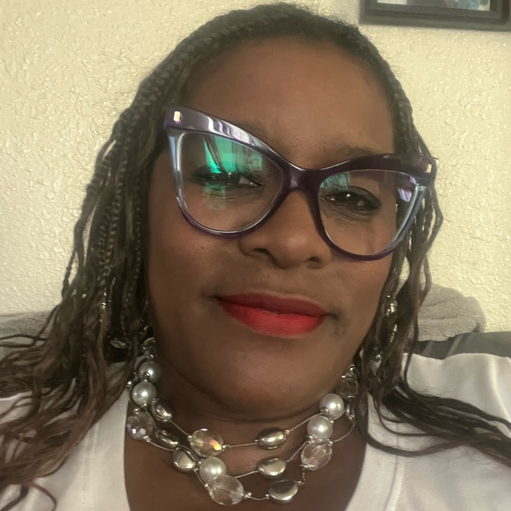 Meet your Posher, Lakiea